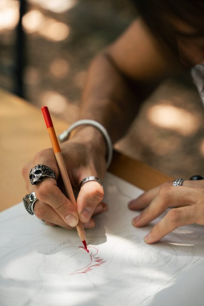 Cinco ejercicios para soltar la mano cuando te bloqueas 2 Dibujar con lápiz rojo sin levantar la mano del papel
